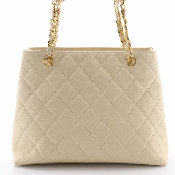 Chanel Handbag - Picture 3 of 8